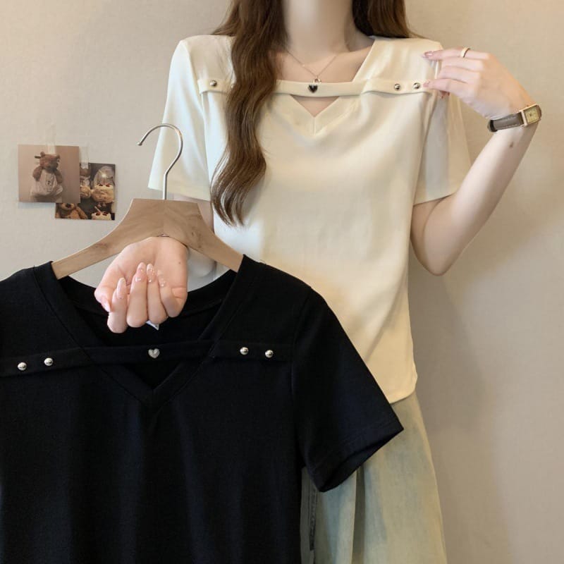 Top women's summer new plus-size design feels hollow and chic, versatile, loose, slim and short-sleeved T-shirt.