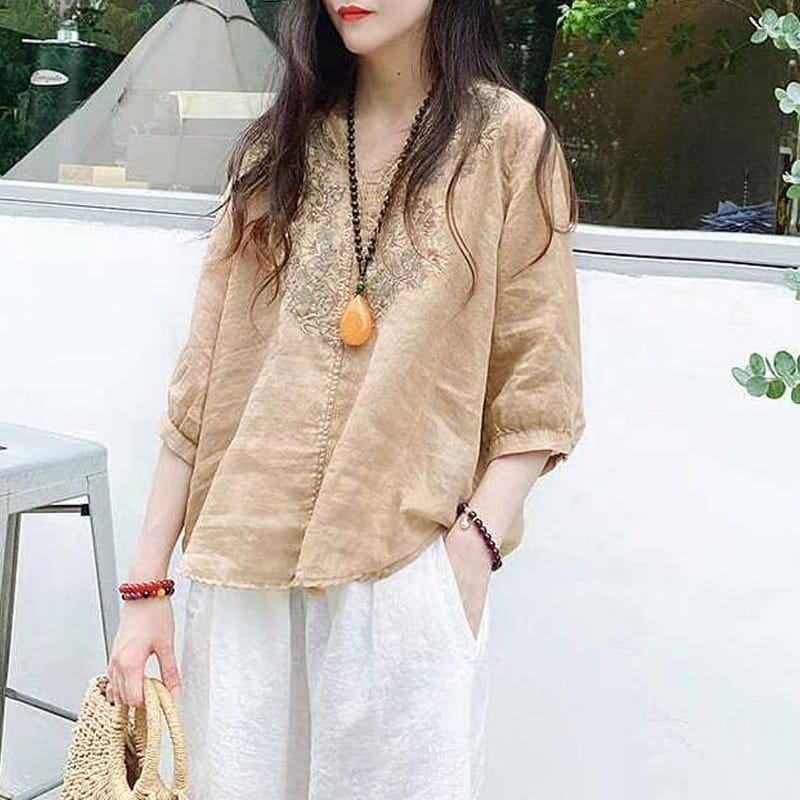 2023 New Fashionable Retro Loose Fitting Artistic Fresh V-neck Lace Stitching Heavy Work Embroidery Three Quarter Women's Shirt