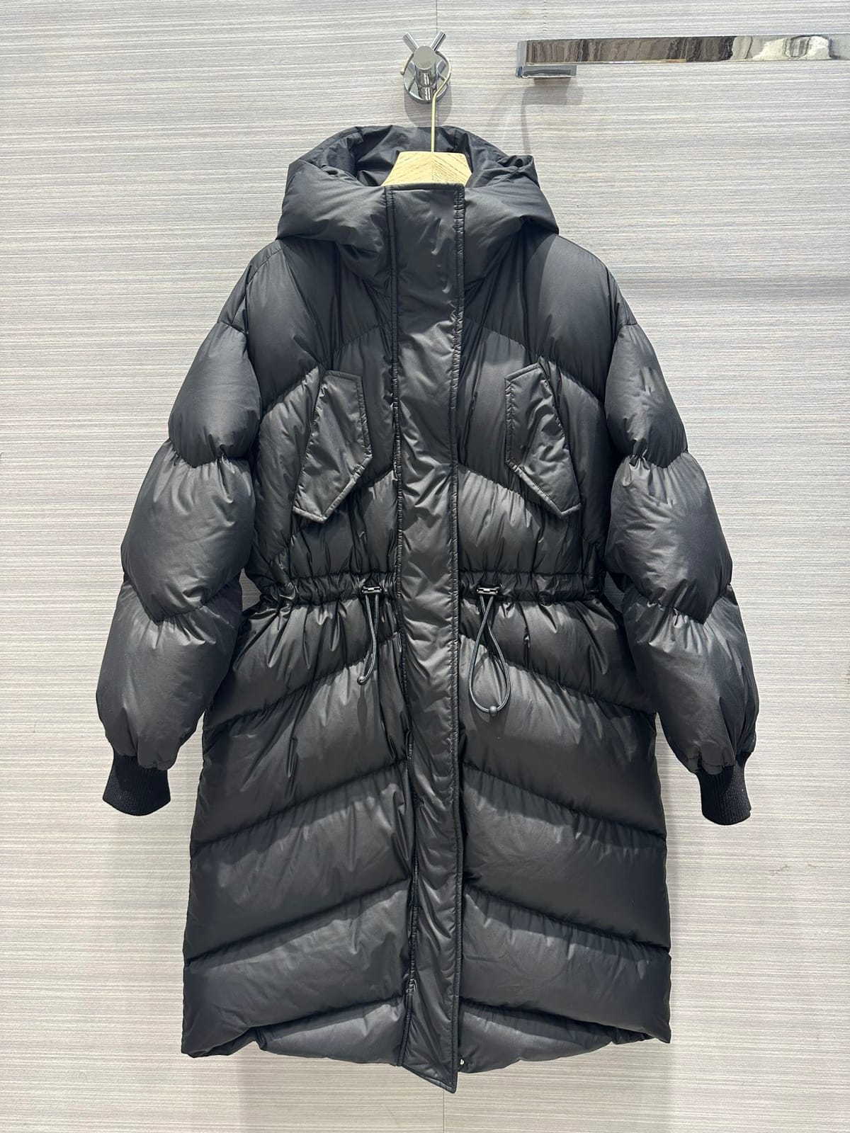Women's Clothing with hooded drawstring waist design long down coat Winter New  0119