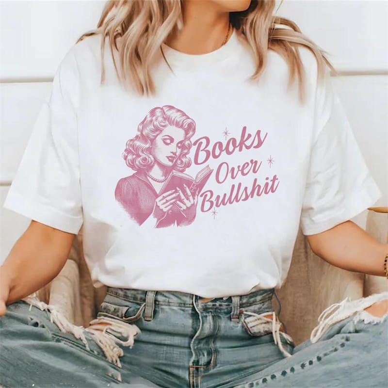 Trendy Print Retro Bookish Letter Pattern Top Summer T-Shirt Short Sleeved Women's Casual O-Neck Style Printed Cartoon T-Shirt.