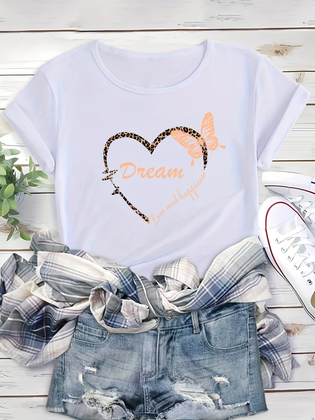 Dream Heart Butterfly Graphic Crew Neck Sports T-shirt, Casual Loose Short Sleeves Tops, Women's Activewear
