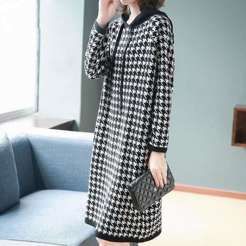 Autumn Loose Oversized Women's Hooded Long Sleeved Bird Pattern Dress, Winter Thickened Fashionable and Versatile Long Skirt