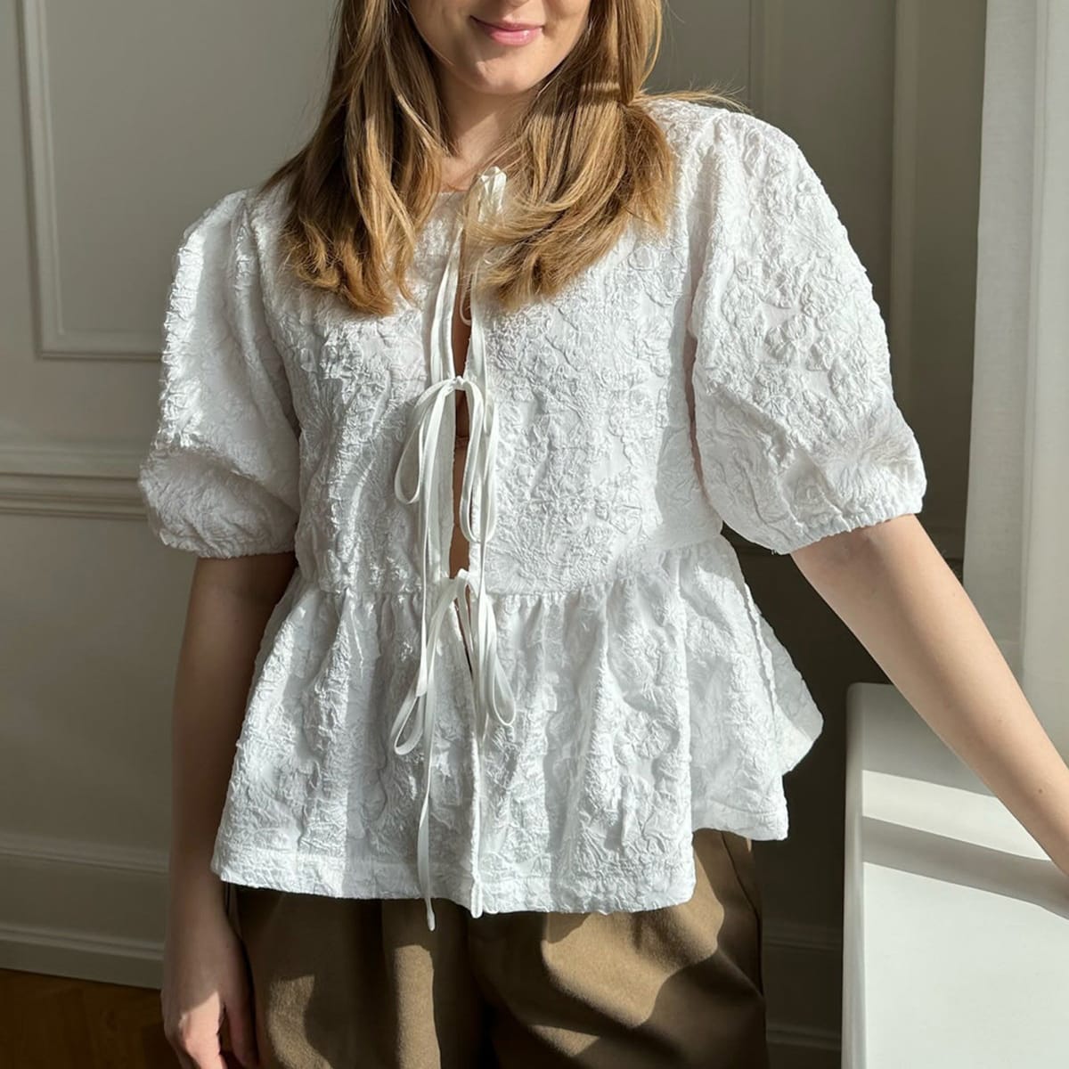 Women's Aesthetic T-Shirt, Round Neck Loose Casual Short Sleeve Lace Up Embossed Flower Loose Summer Top Streetwear