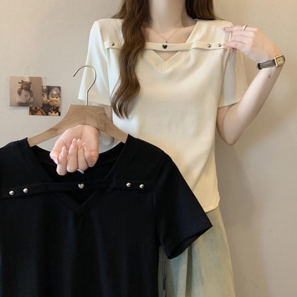 Top women's summer new plus-size design feels hollow and chic, versatile, loose, slim and short-sleeved T-shirt.