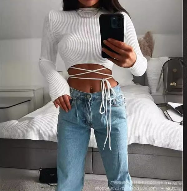 White Short Strappy Round Neck with Full Shoulder Knit Sweater, Long Sleeved Women's New Fashionable and Casual Temperament Top