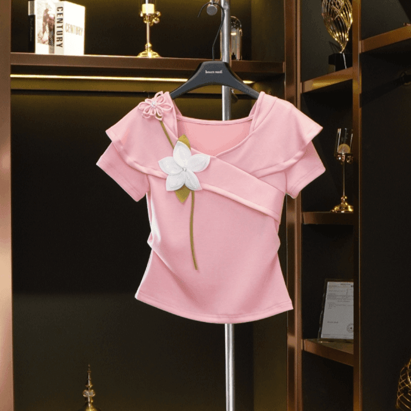 Short-sleeved T-shirt women's new three-dimensional flowers in summer are irregular and foreign-style, and the waist is slim.