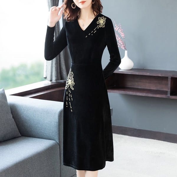 New Winter Women's Solid Color Printed V-Neck Long Sleeve Bottom Dress Autumn Fashion Golden Velvet Commuting Elegant Long Dress