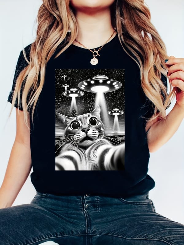 Cat's Selfie & UFO Print T-shirt - Women's Casual Short Sleeve Crew Neck Top for Spring & Summer