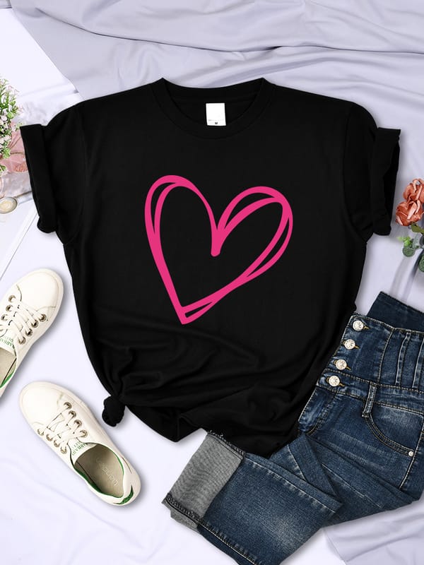 Simple pink heart-shaped printed women's T-shirt, casual T-shirt