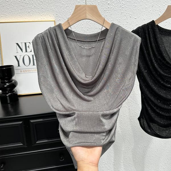 Sleeveless T-shirt women's summer new thin temperament fashion design sense small shirt chic shiny collar blouse.