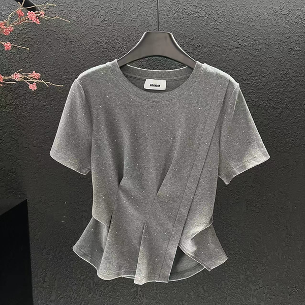 Irregular design, wrinkle, solid color, round neck, shoulder and short sleeve T-shirt, women's 2024 summer new fashion slim top.