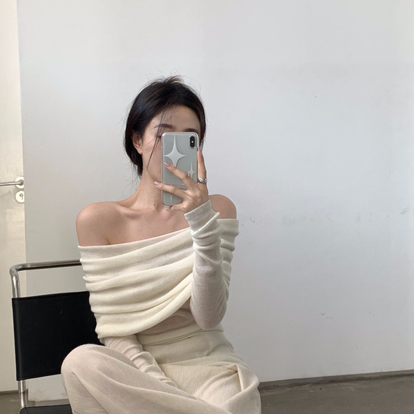 Women's Clothing Bottom Shirt French Hot Girls Sexy Pleated Slim Knit Top Design Chic Off Shoulder Long Sleeve Temperament Top